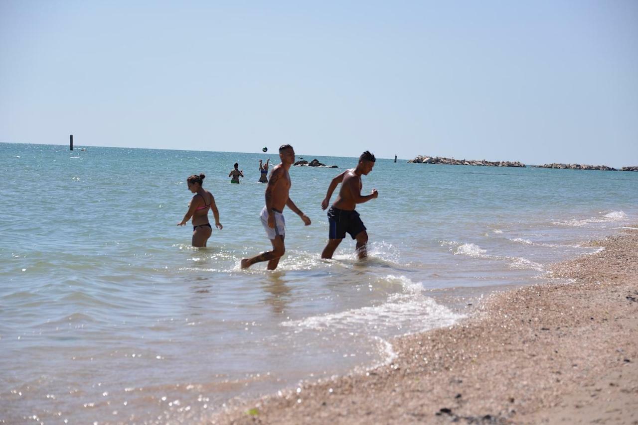 Camping Tre Archi Lido di Fermo Bagian luar foto